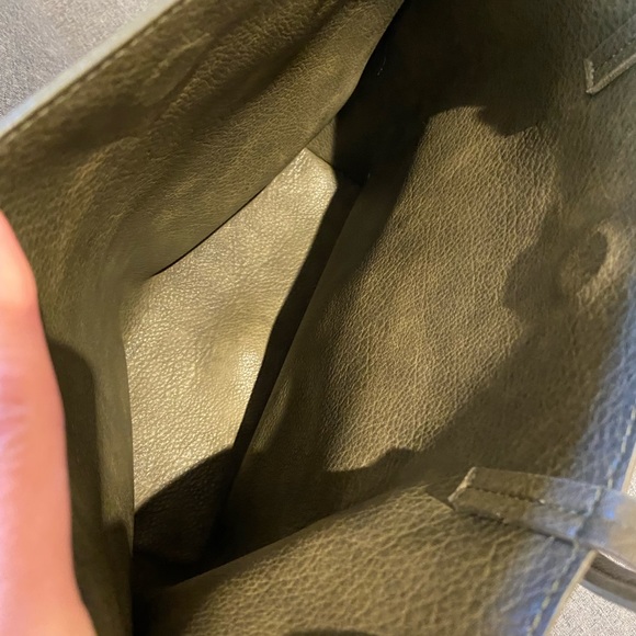 Green tote bag with removable leopard print clutch - Picture 4 of 4